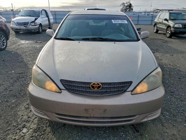 Toyota Camry Le Image 8