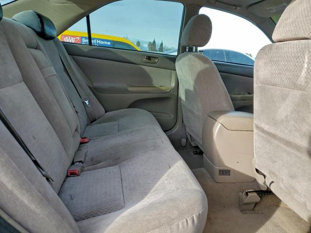 Toyota Camry Le Image 7