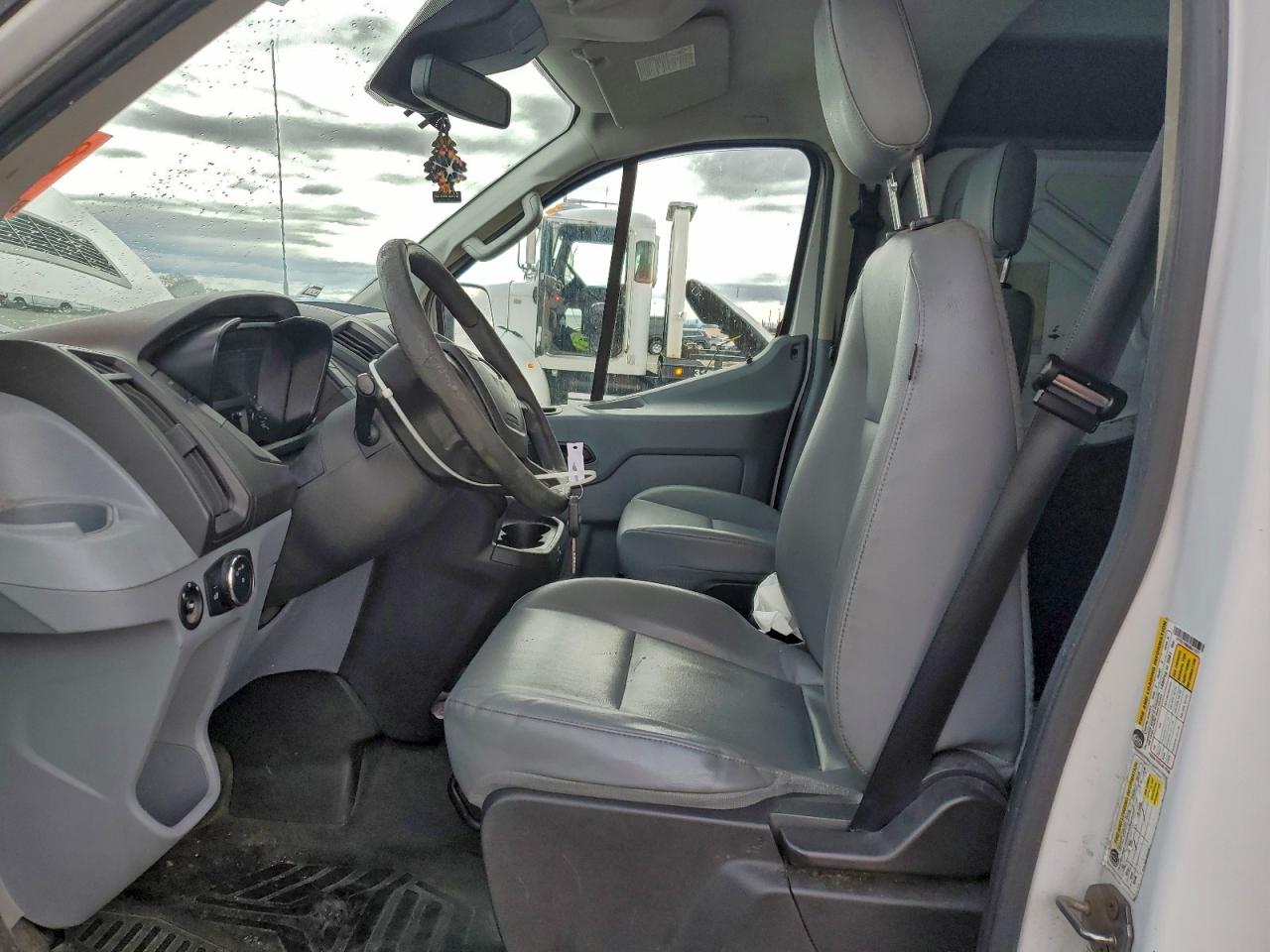 Ford Transit T-150 Image 6