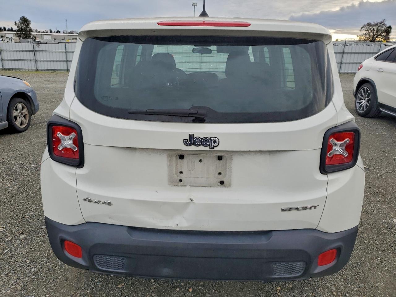 Jeep Renegade Sport Image 2