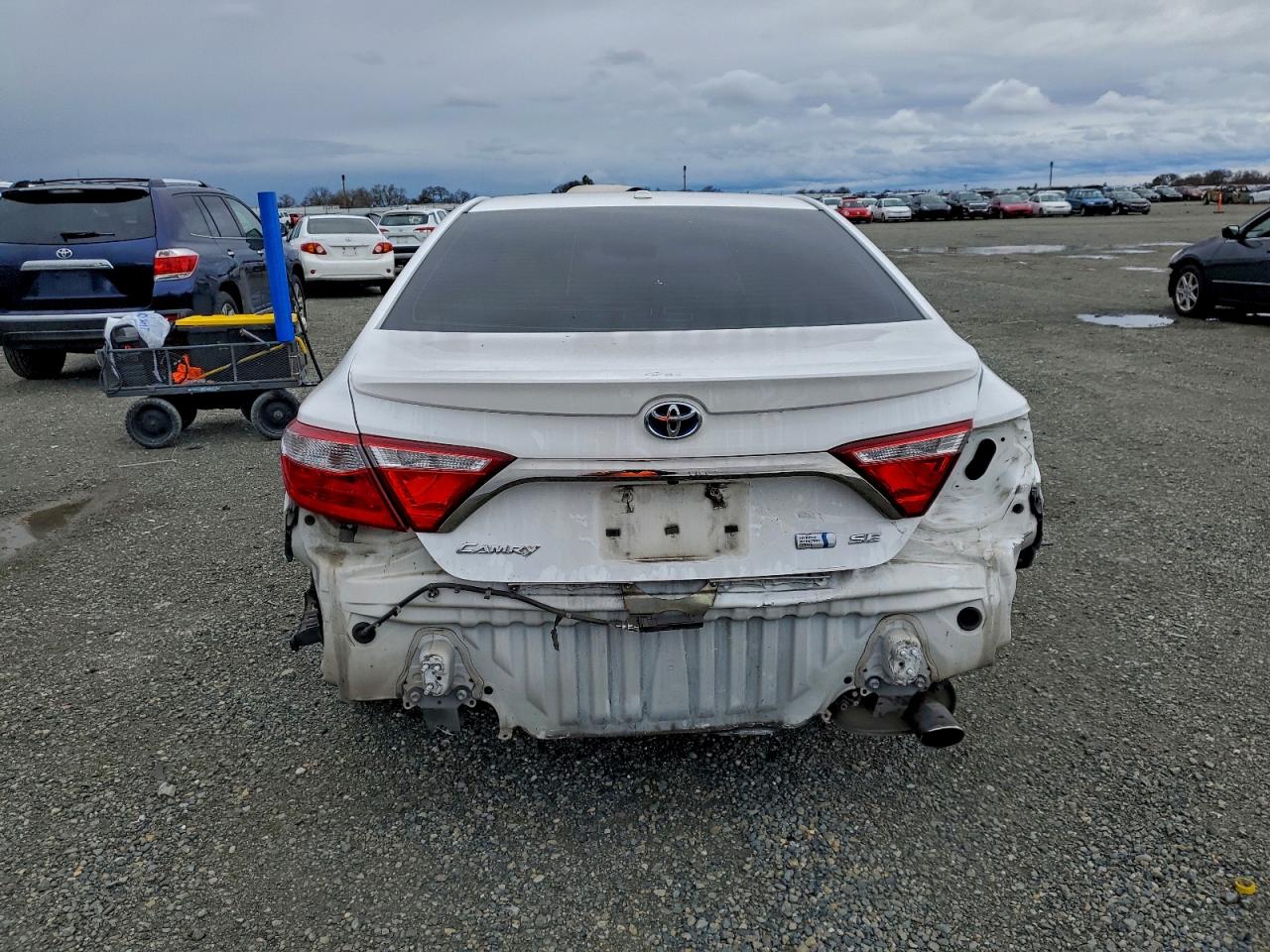 Toyota Camry Hybrid Image 12