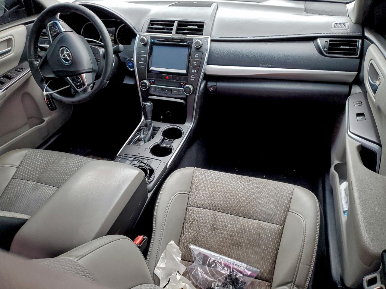 Toyota Camry Hybrid Image 8