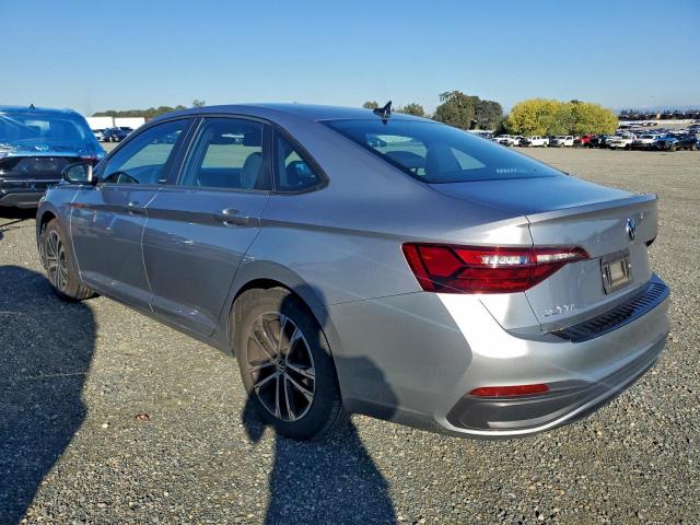 Volkswagen Jetta Sport Image 4