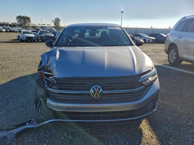 Volkswagen Jetta Sport Image 5