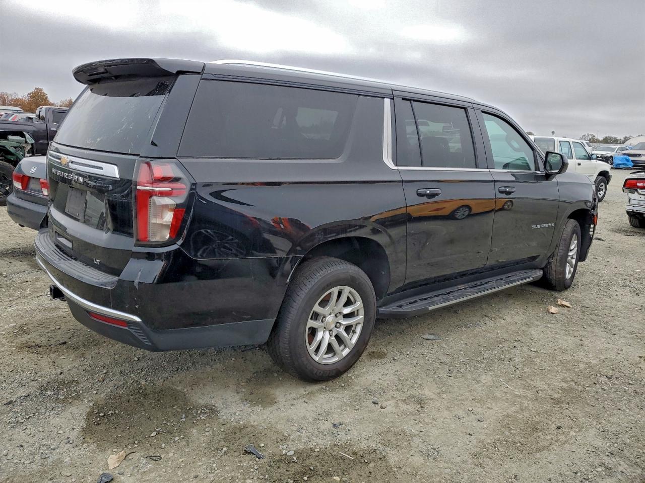 Chevrolet Suburban C1500 Lt Image 4