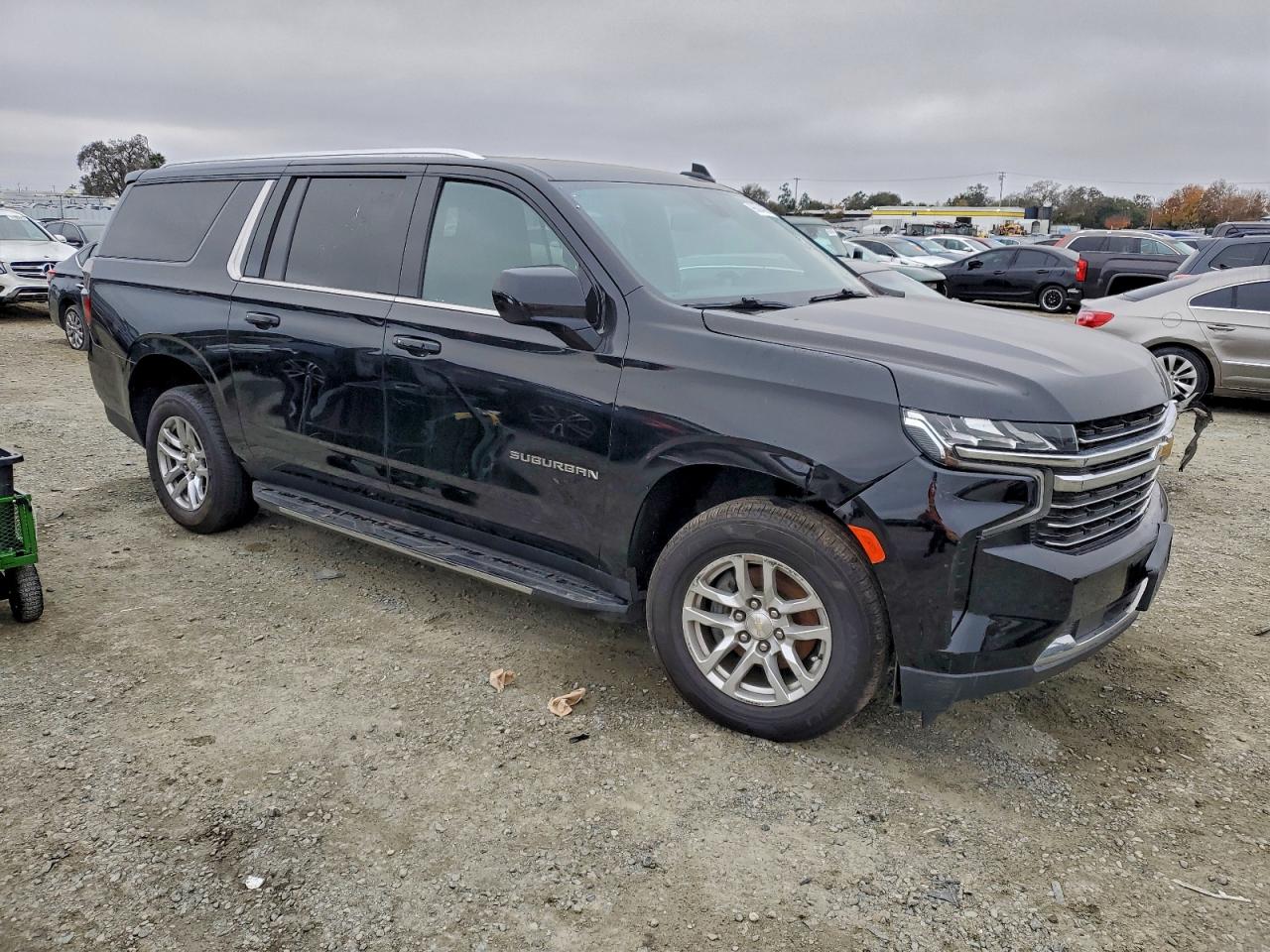 Chevrolet Suburban C1500 Lt Image 3