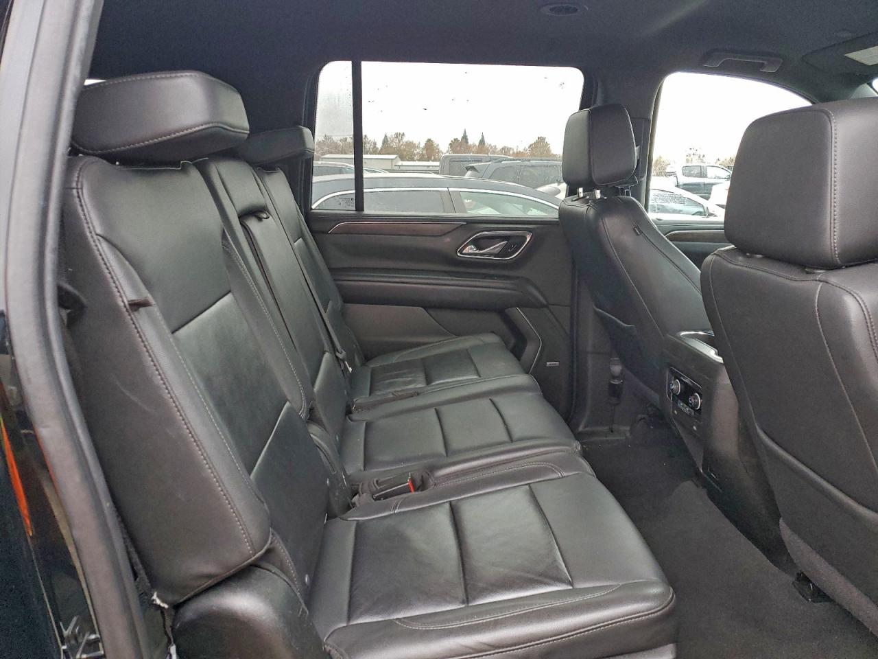 Chevrolet Suburban C1500 Lt Image 12