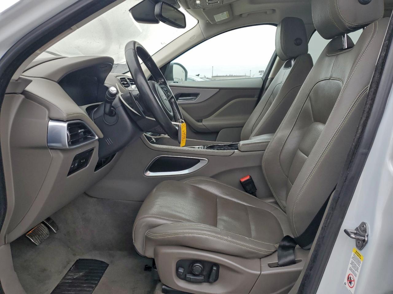 Jaguar F-PACE R - Sport Image 11