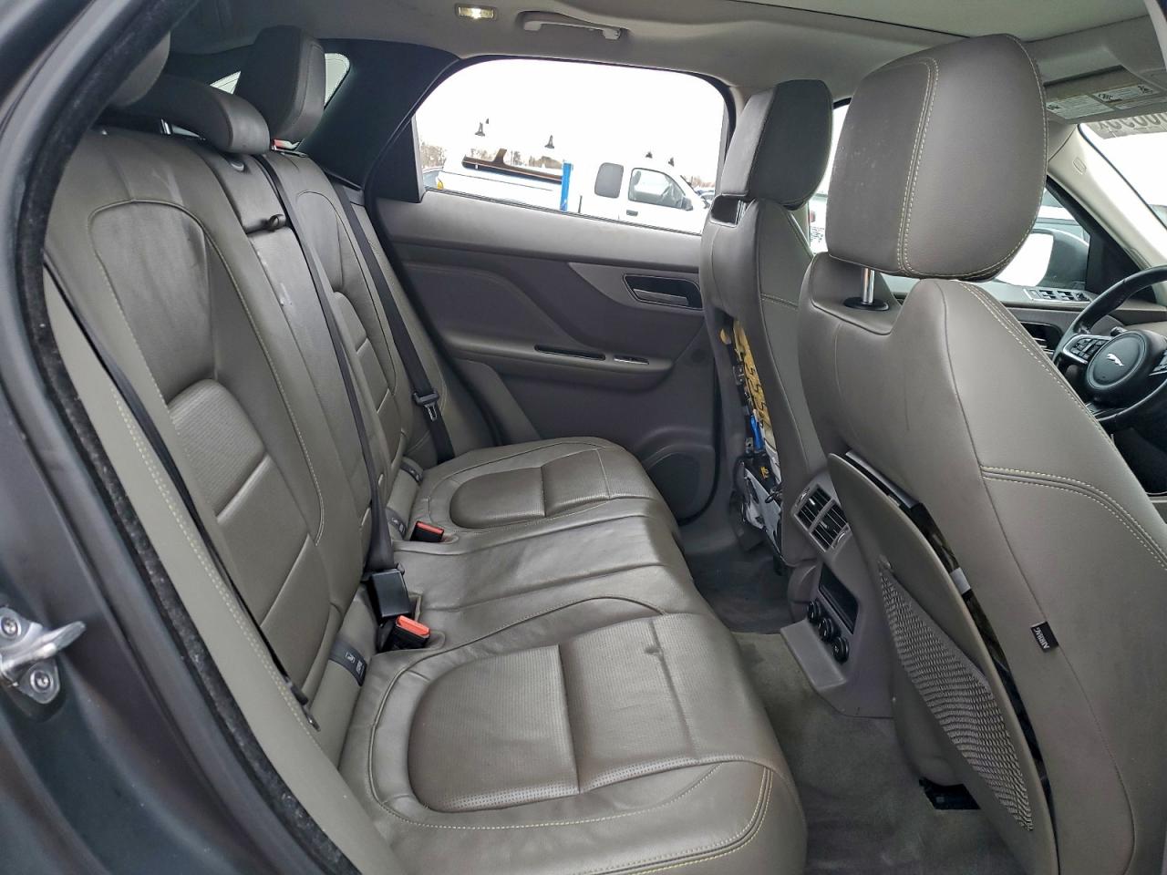 Jaguar F-PACE R - Sport Image 6