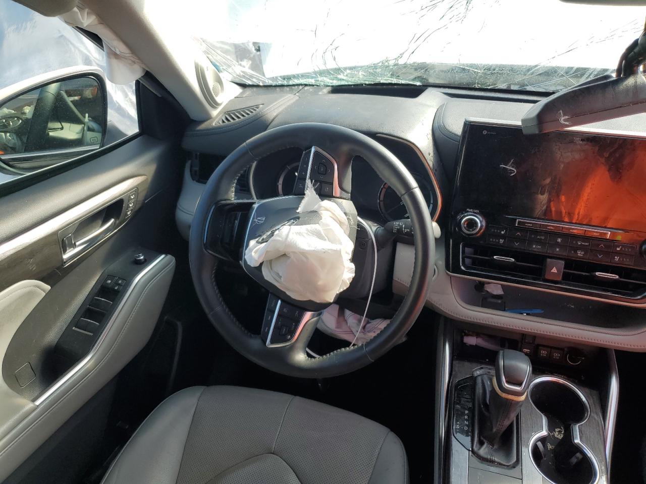 Toyota Highlander Hybrid Platinum Image 3