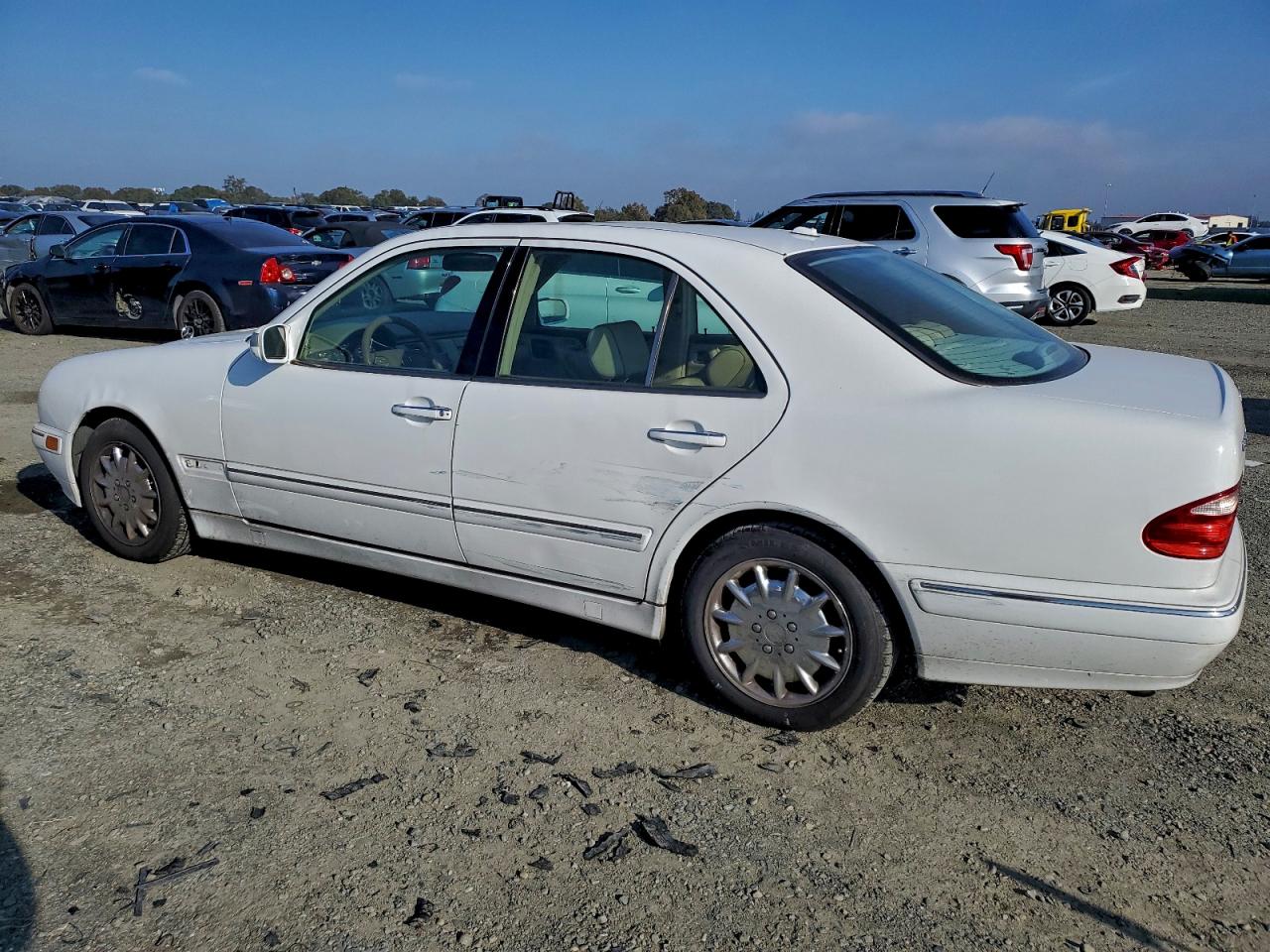 Mercedes-Benz E-Class 320 Image 7