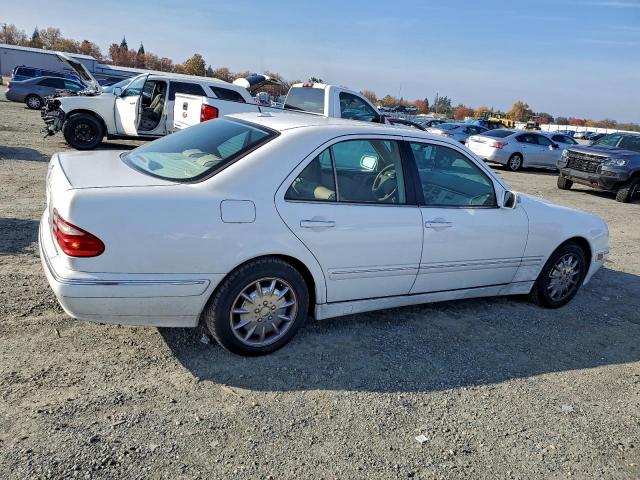 Mercedes-Benz E-Class 320 Image 2