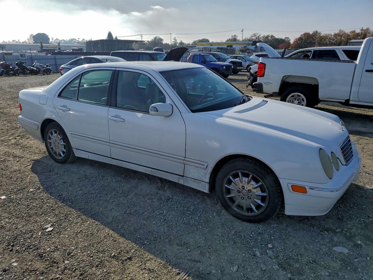 Mercedes-Benz E-Class 320 Image 4