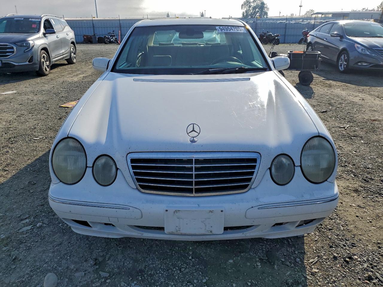 Mercedes-Benz E-Class 320 Image 6