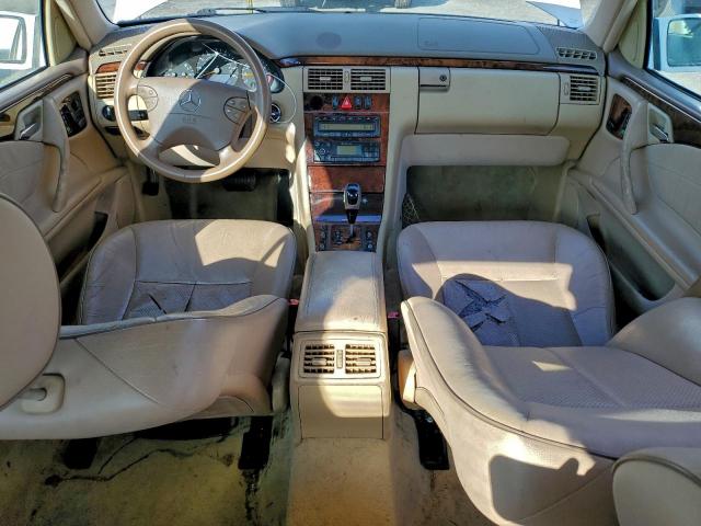 Mercedes-Benz E-Class 320 Image 12