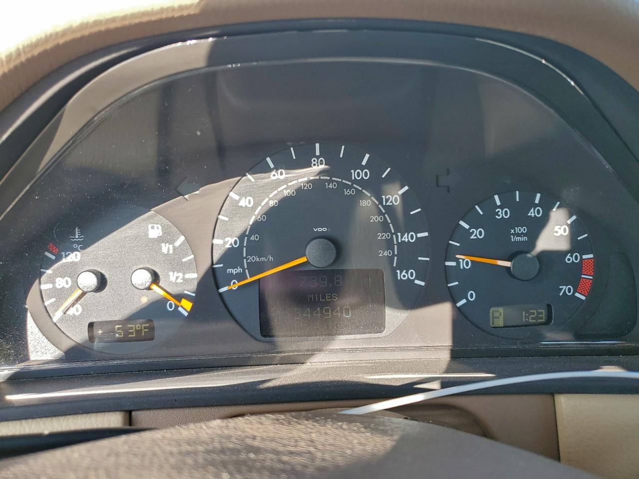 Mercedes-Benz E-Class 320 Image 8