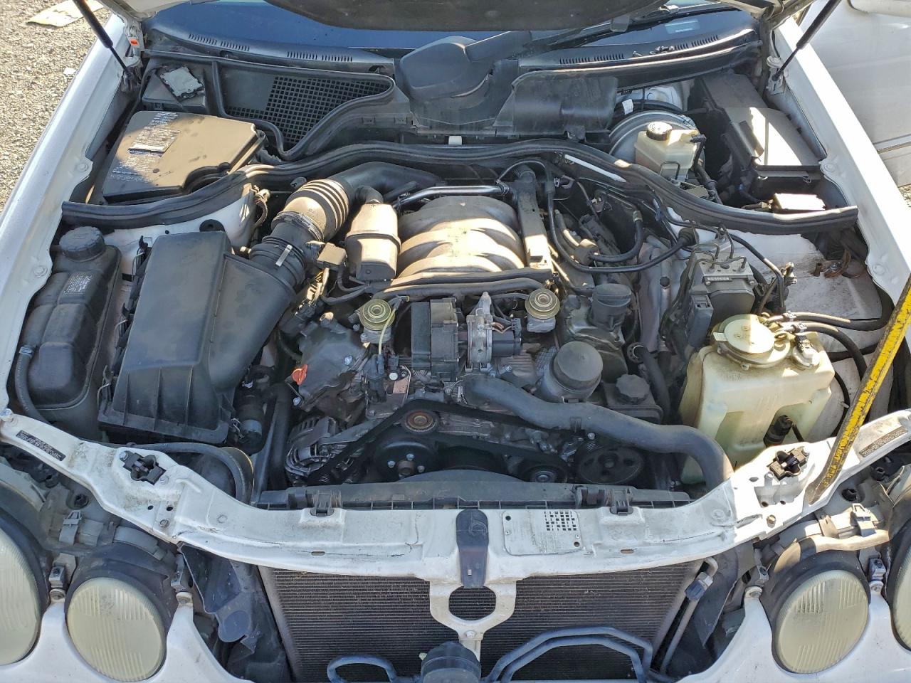 Mercedes-Benz E-Class 320 Image 10