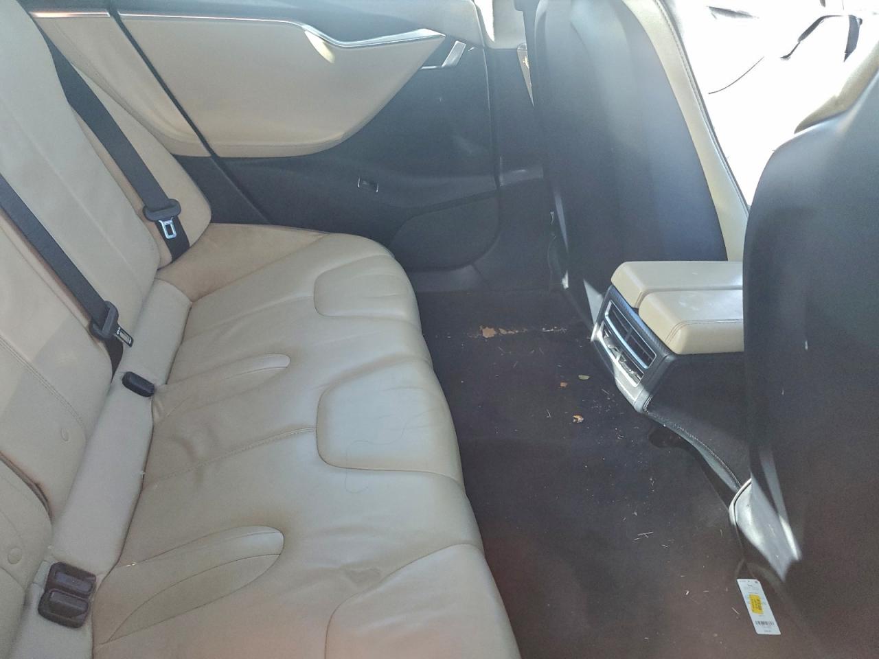 Tesla Model S Image 9