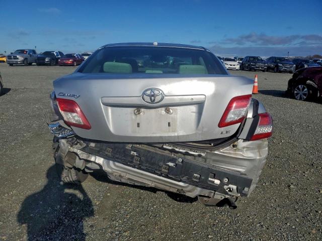 Toyota Camry Base Image 9