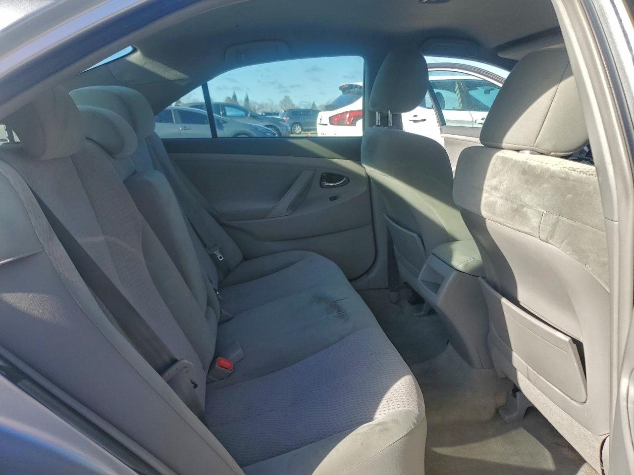 Toyota Camry Base Image 3