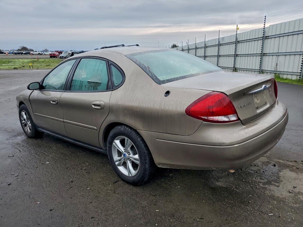 Ford Taurus Lx Image 10