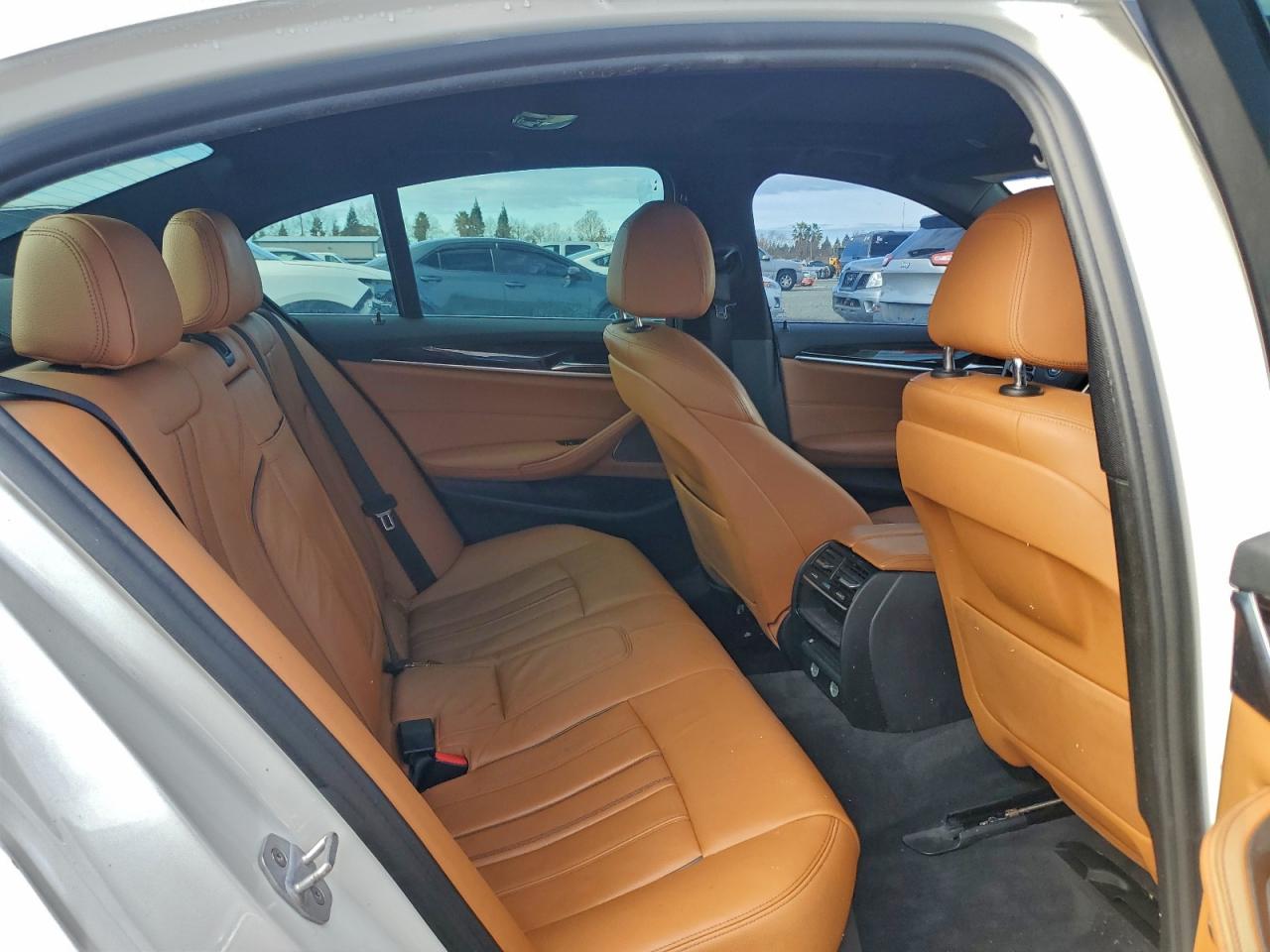 BMW 5 Series I Image 8