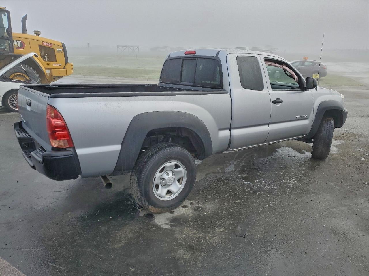 Toyota Tacoma Access Cab Image 2