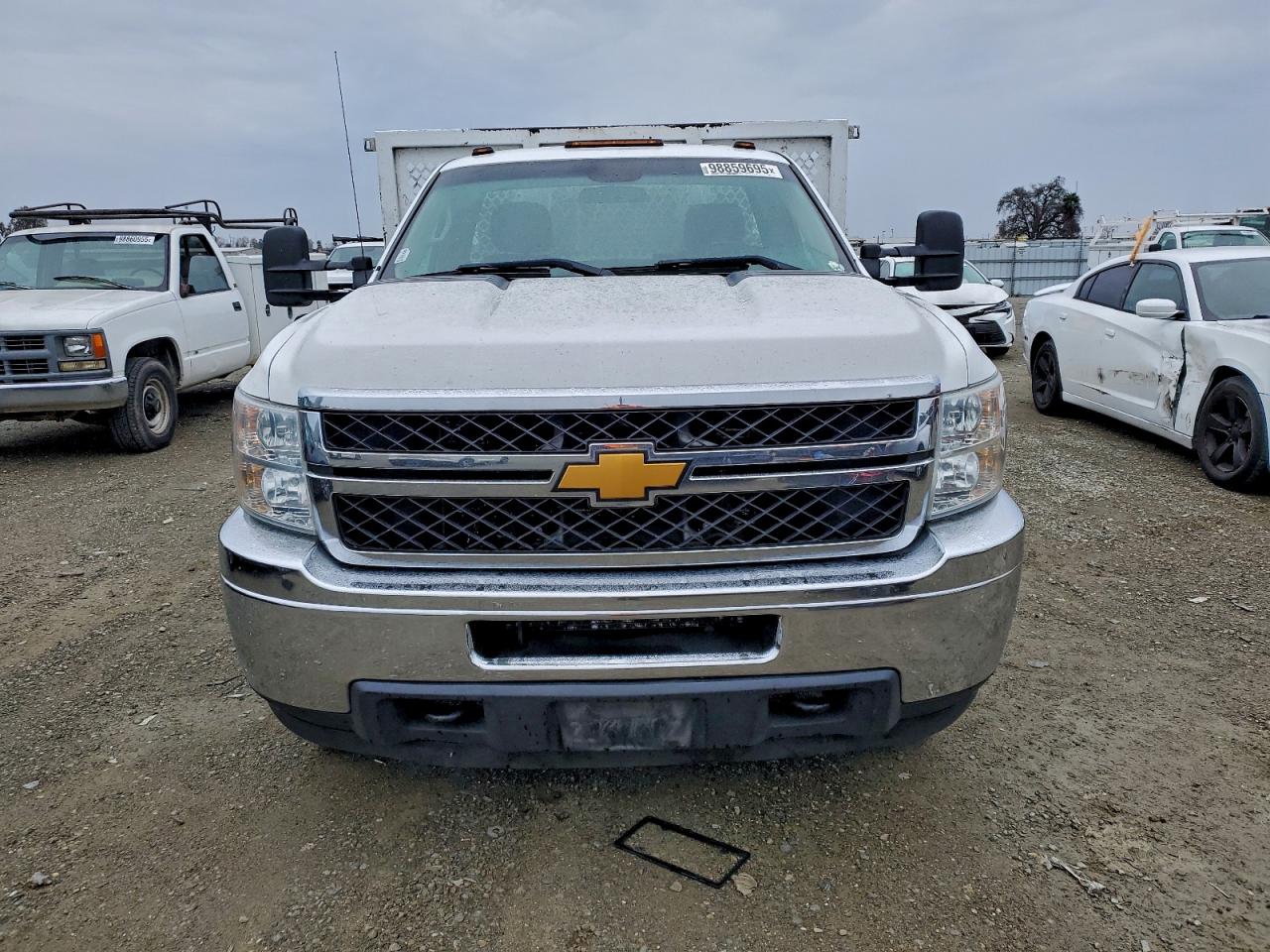 Chevrolet Silverado C3500 Image 10
