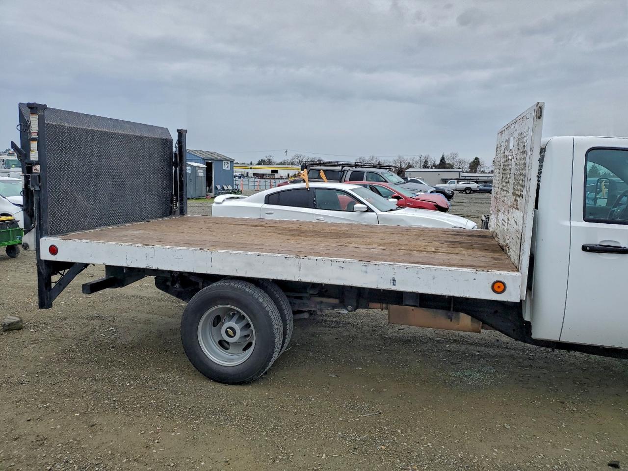 Chevrolet Silverado C3500 Image 11