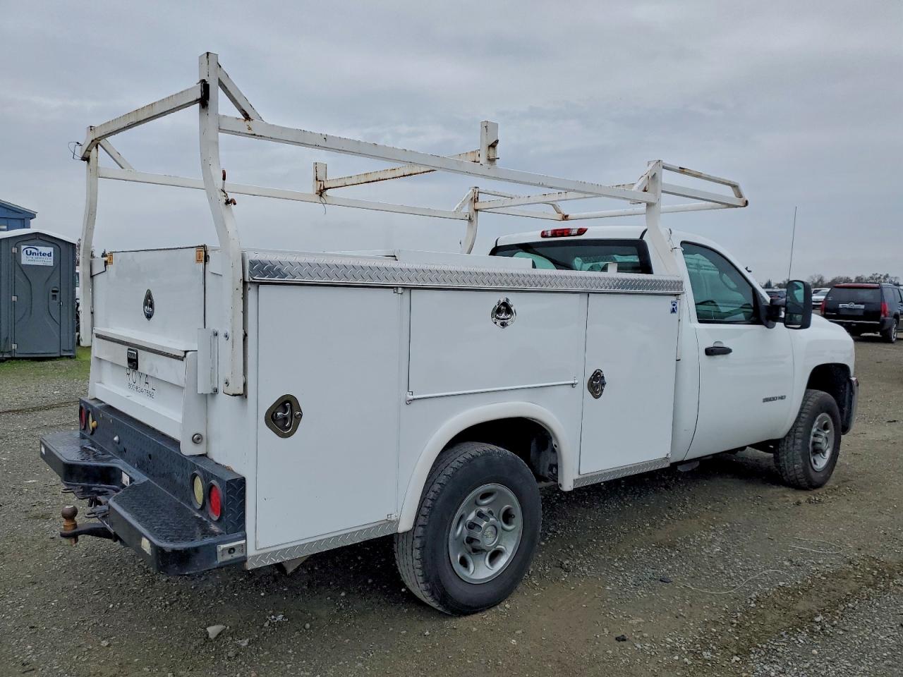 Chevrolet Silverado C2500 Heavy Duty Image 4
