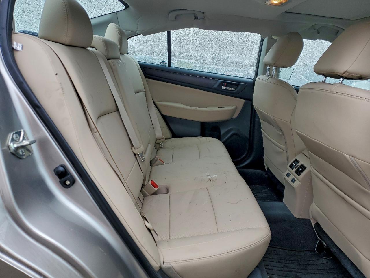 Subaru Legacy 2.5i Limited Image 6