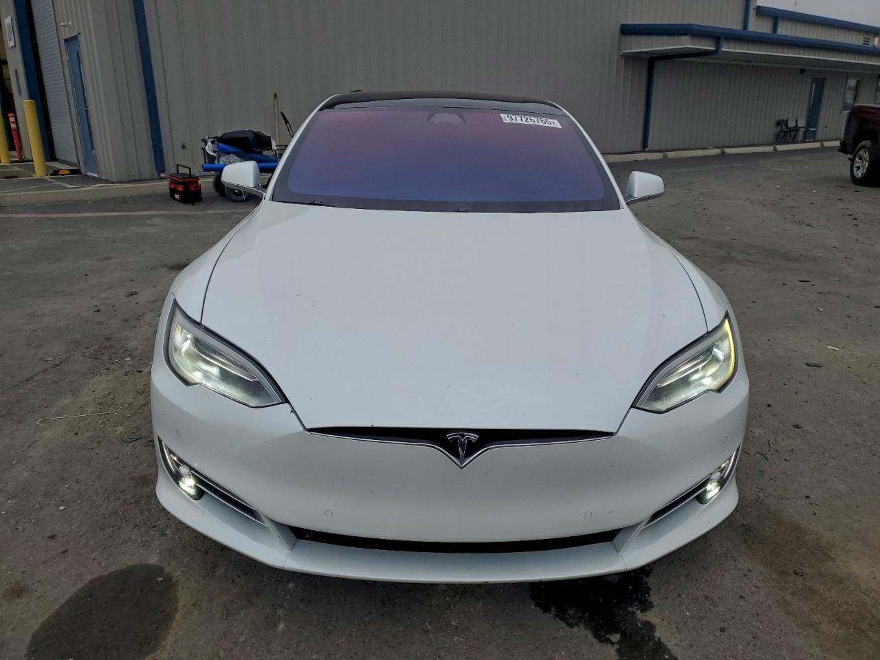 Tesla Model S Image 12