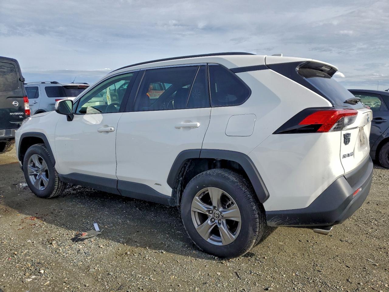 Toyota RAV4 Xle Image 3