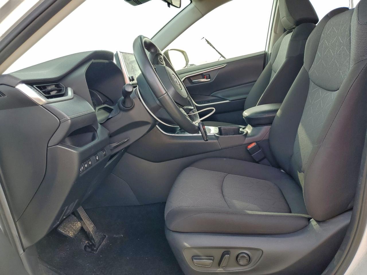 Toyota RAV4 Xle Image 5