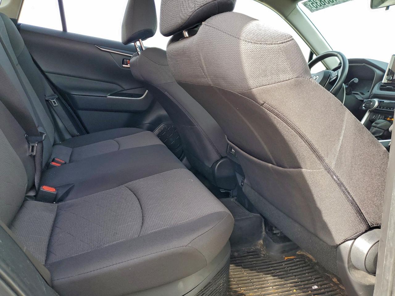 Toyota RAV4 Xle Image 7