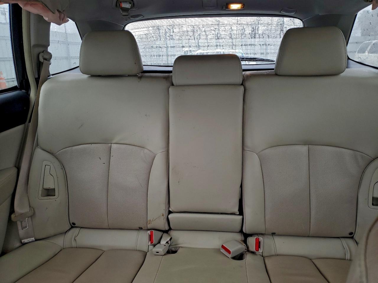 Subaru Outback 2.5i Limited Image 10