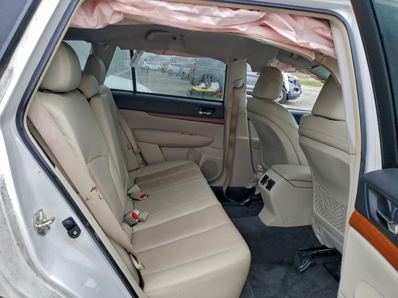 Subaru Outback 2.5i Limited Image 3