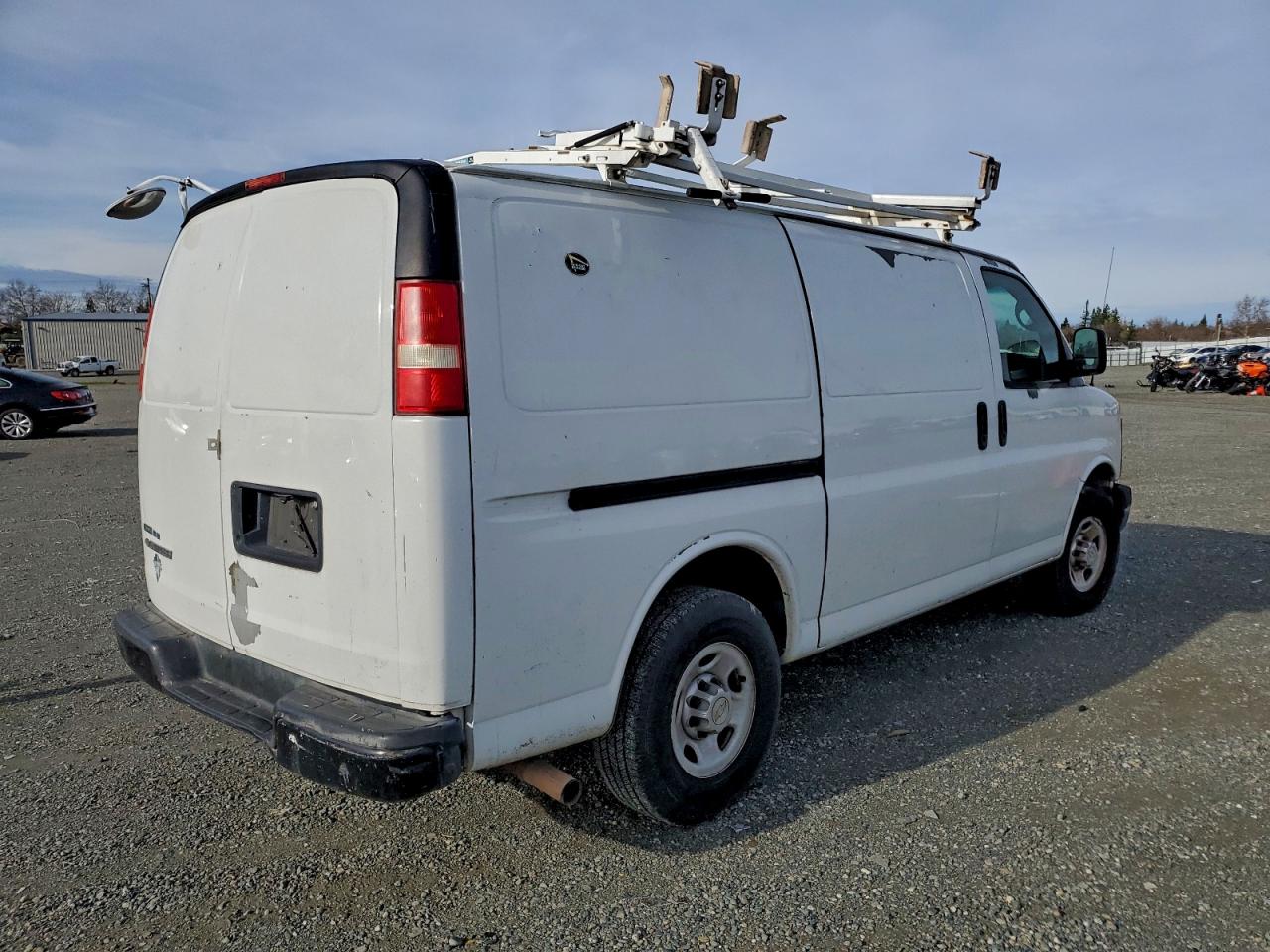 Chevrolet Express Image 3