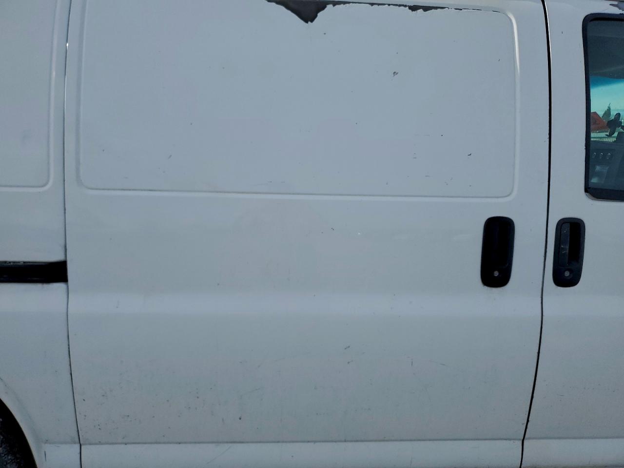 Chevrolet Express Image 6