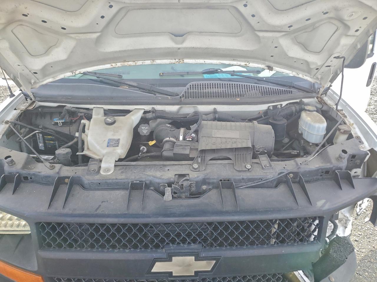 Chevrolet Express Image 2