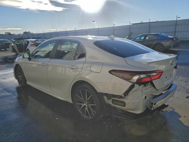 Toyota Camry Se Image 7