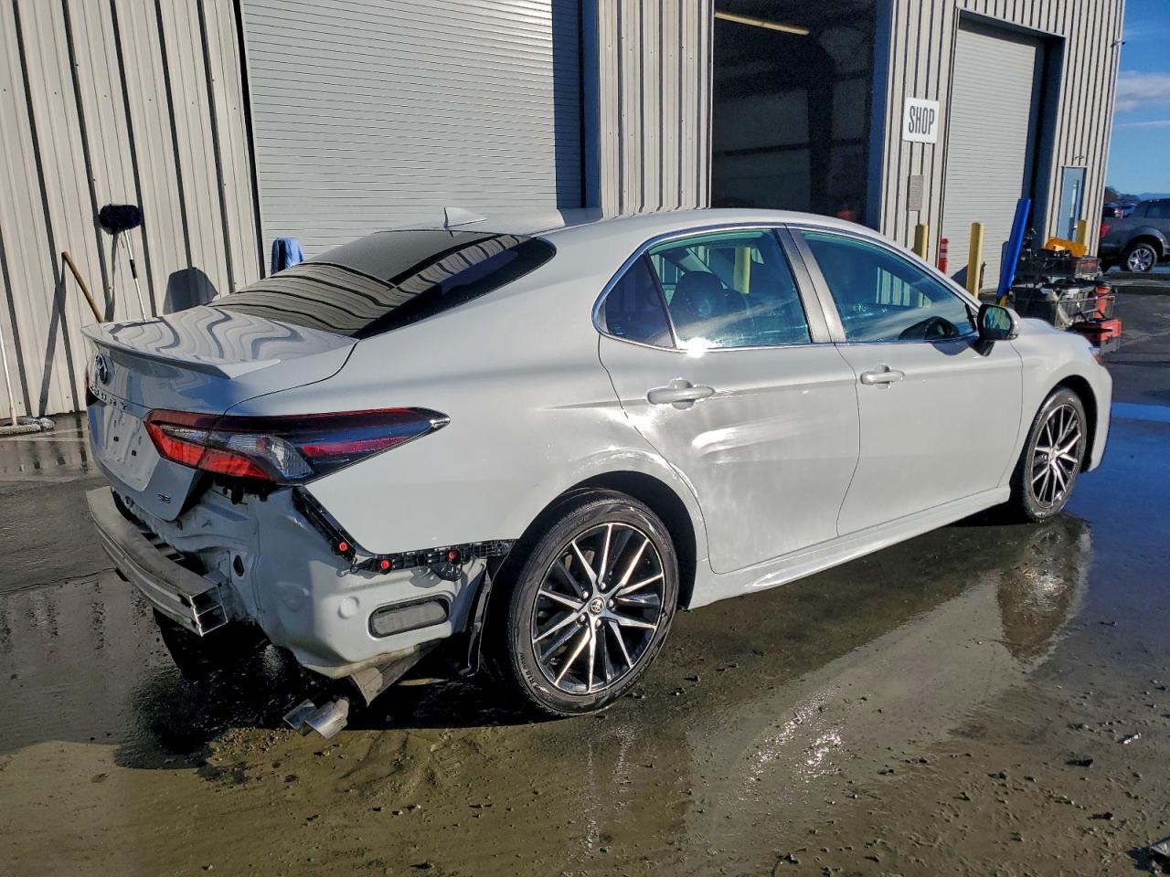 Toyota Camry Se Image 2