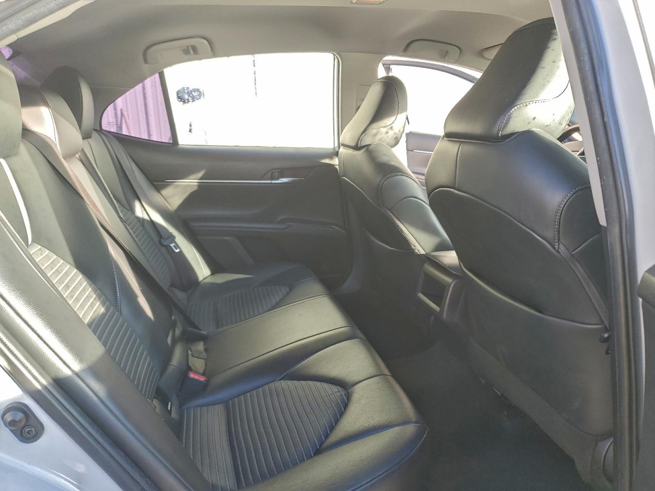 Toyota Camry Se Image 4