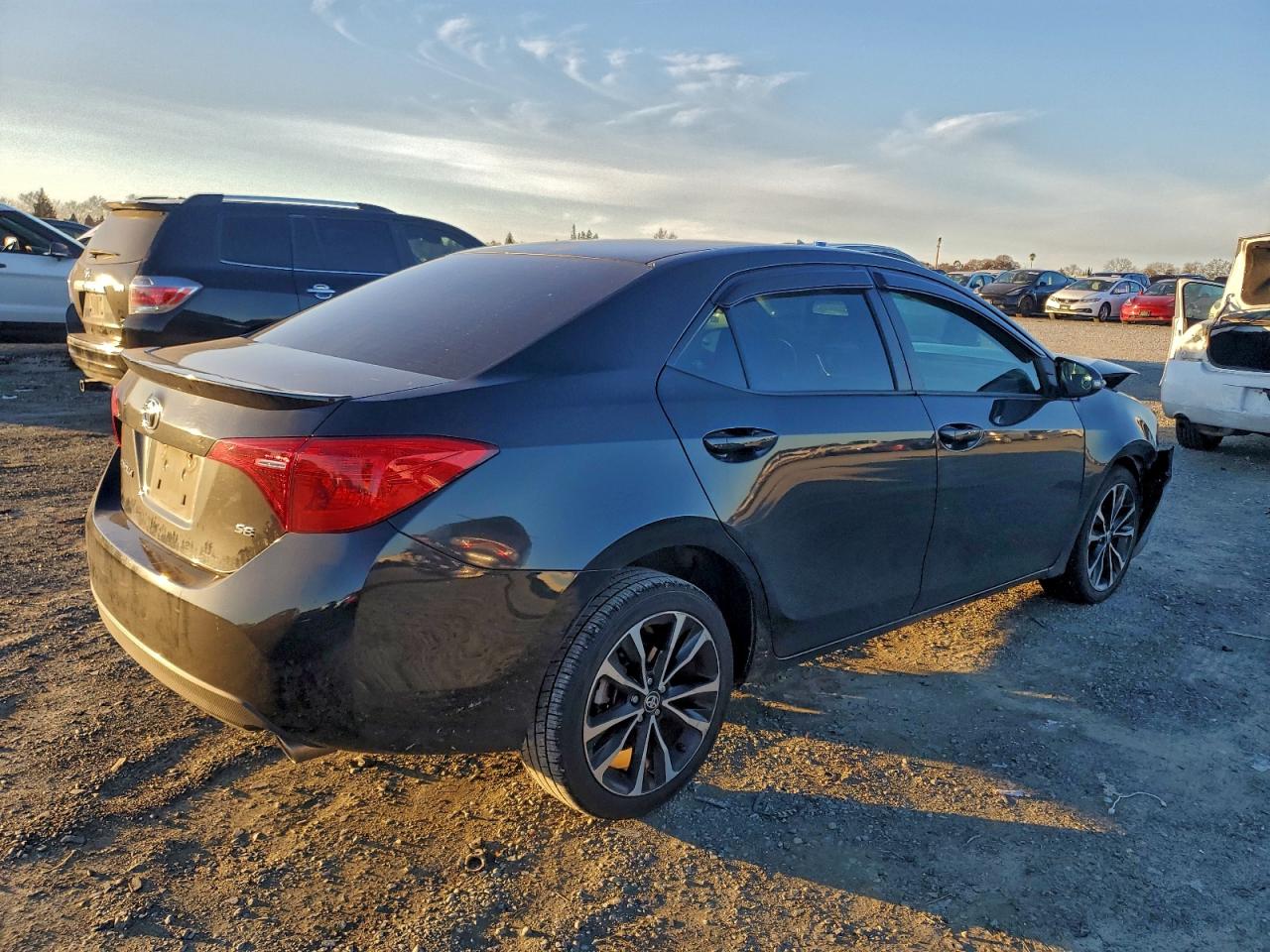 Toyota Corolla L Image 5