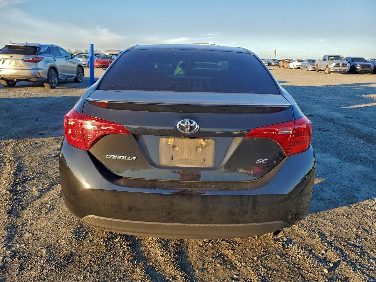 Toyota Corolla L Image 10