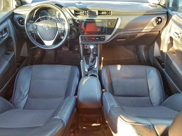 Toyota Corolla L Image 12