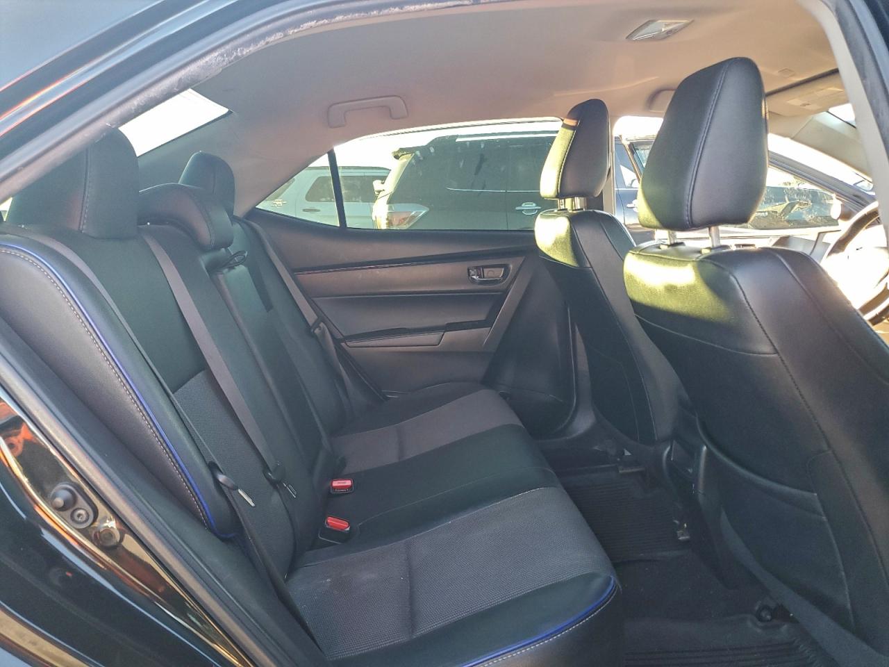 Toyota Corolla L Image 3