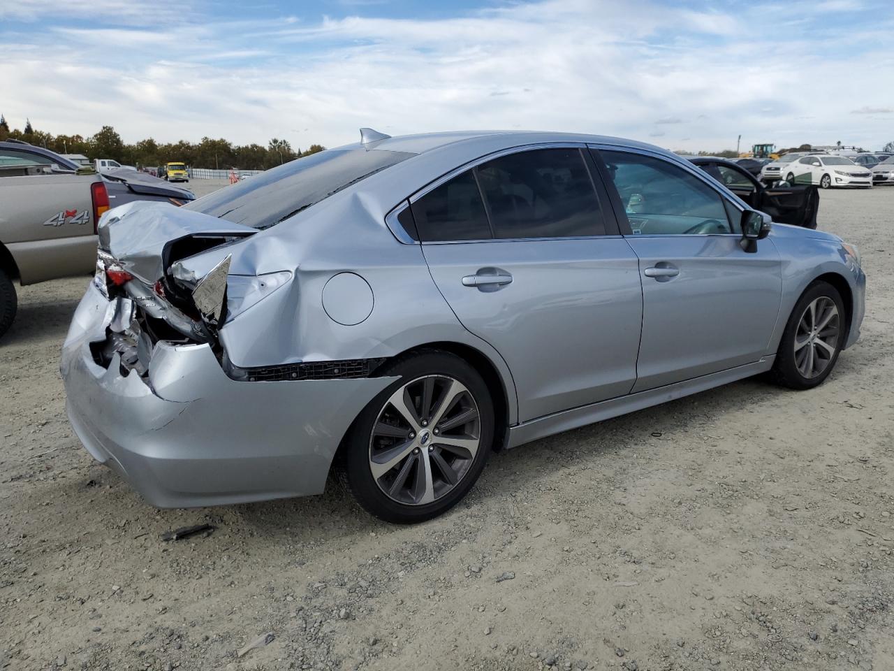 Subaru Legacy 2.5i Limited Image 4