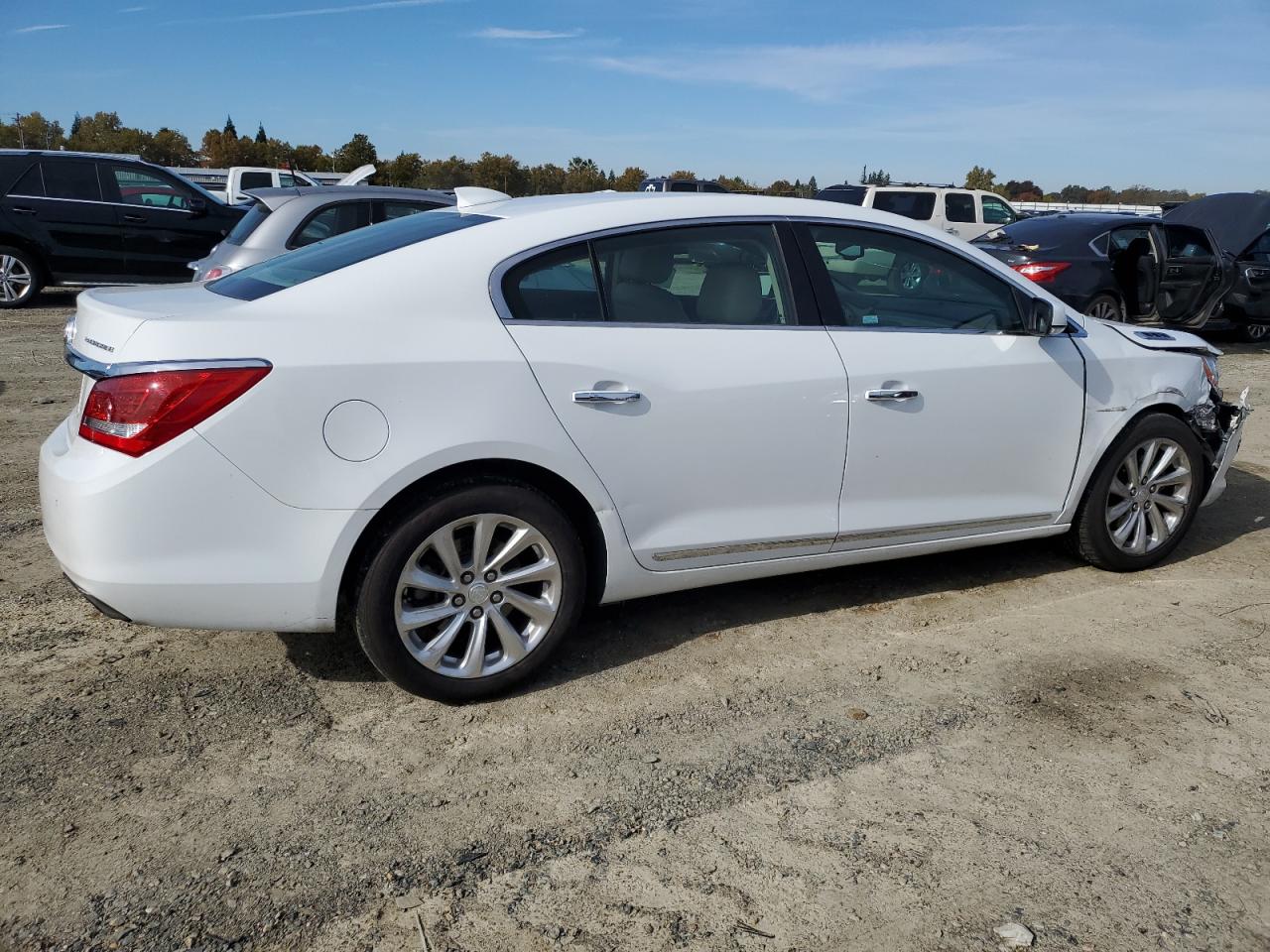 Buick LaCrosse Image 9