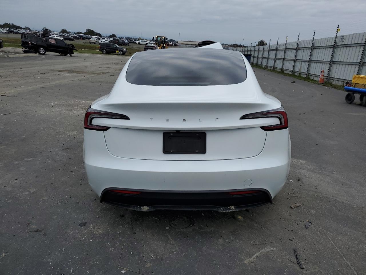 Tesla Model 3 Image 7